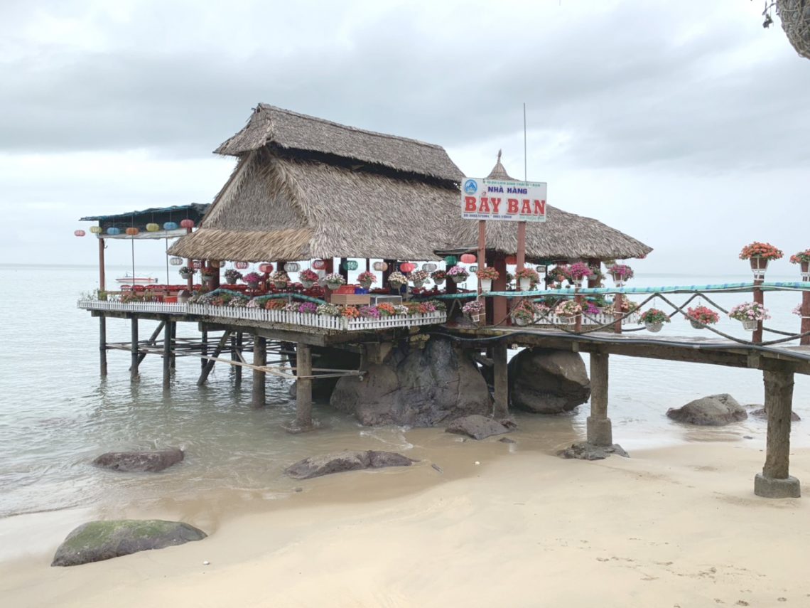 NHÀ HÀNG BẢY BAN