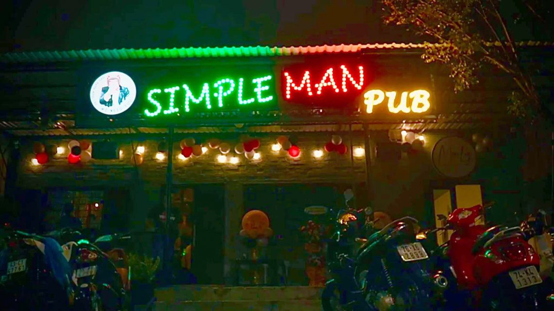 SIMPLE MAN PUB