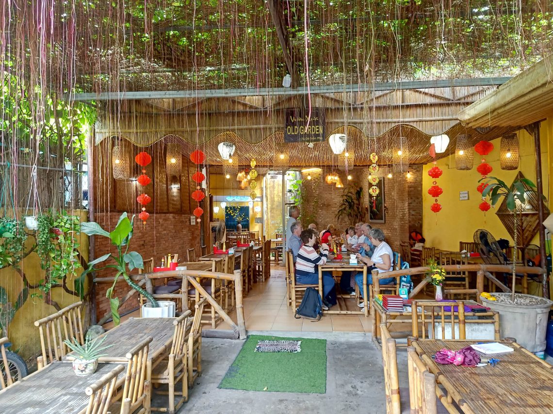 VƯỜN XƯA (OLD GARDEN) RESTAURANT