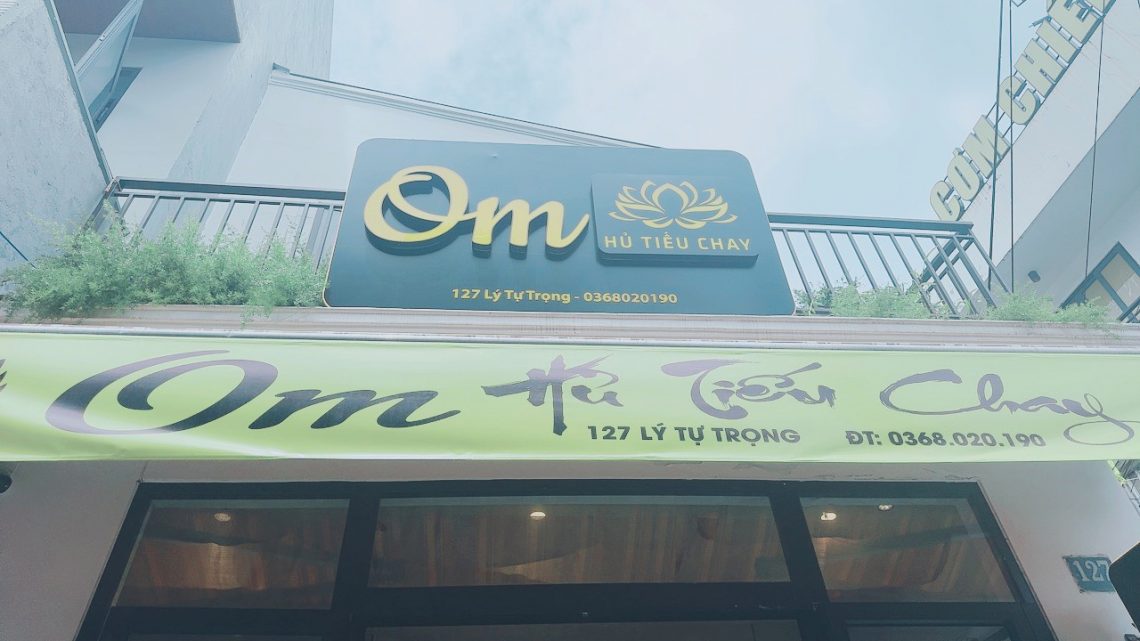 OM HỦ TIẾU CHAY