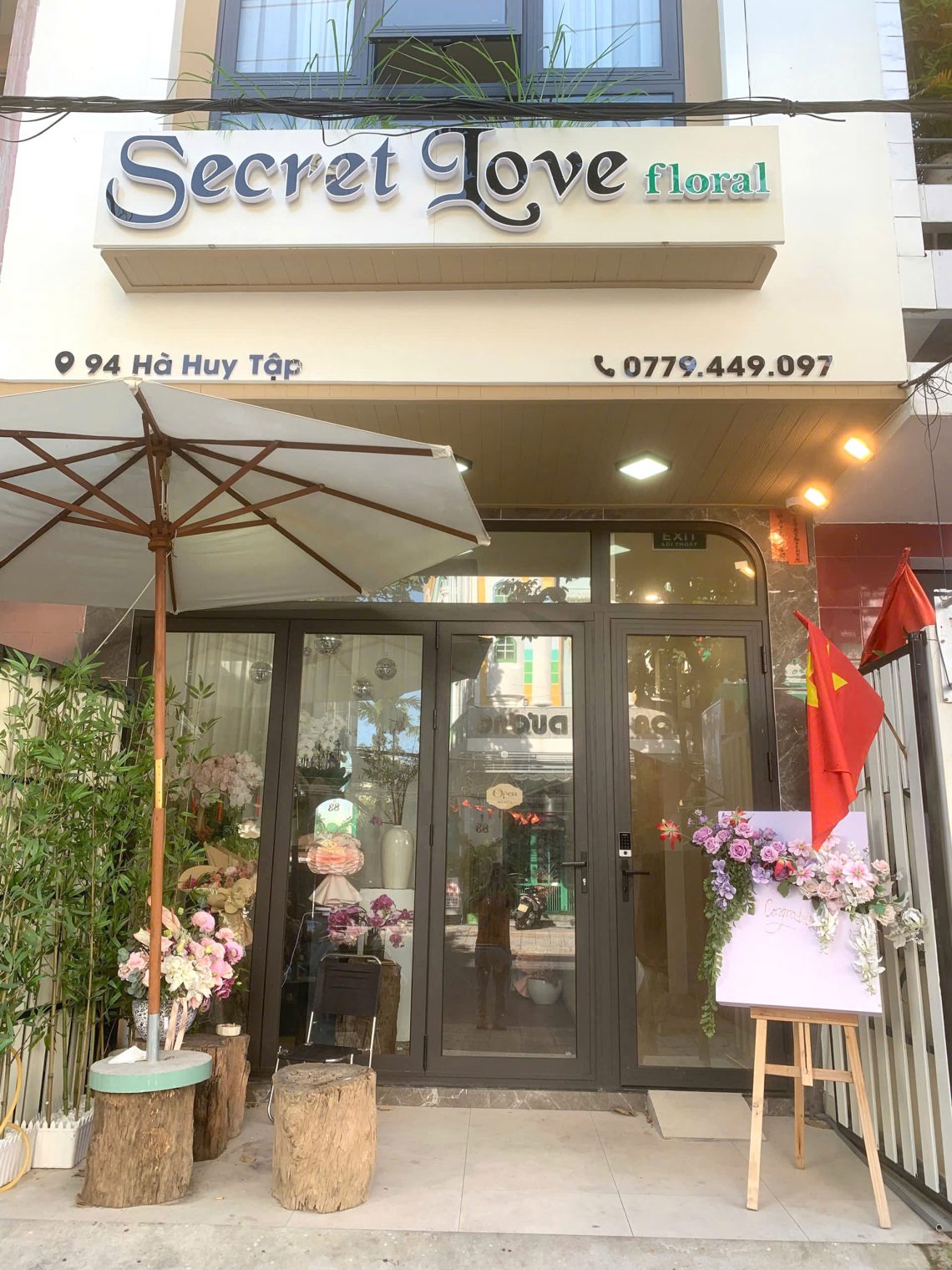 SECRET LOVE FLORAL