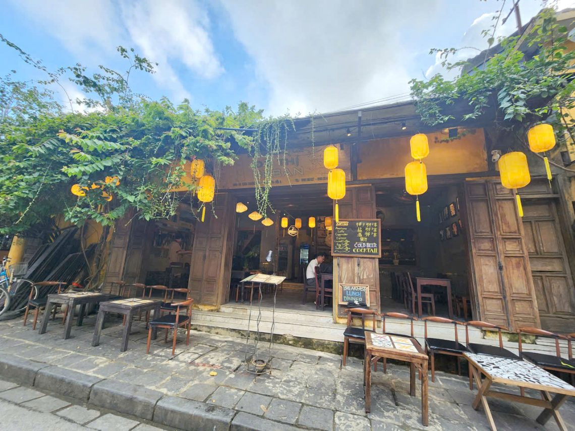 URBAN BAR  – CAFE & RESTAURANT