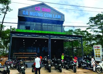 GÀ NƯỚNG CƠM LAM CÔ SINH