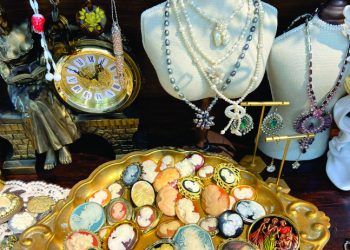 ORI VINTAGE JEWELRY  & HANDMADE ACCESSORIES
